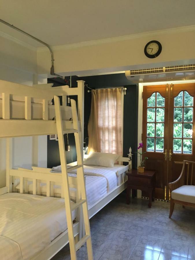 Bed In Town Hostel Τσιάνγκ Μάι Εξωτερικό φωτογραφία