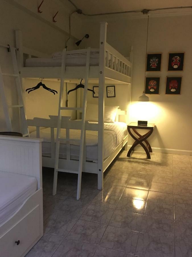 Bed In Town Hostel Τσιάνγκ Μάι Εξωτερικό φωτογραφία